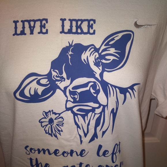 Nike tee live like someone left gate open cow tee - Picture 3 of 5